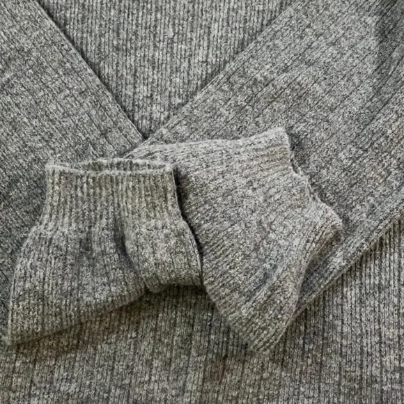 Dkny gray sweater, size XXL - Picture 3 of 10